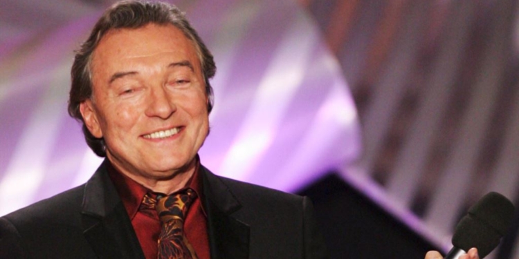 “Золотой соловей”. В Праге умер Карел Готт