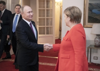 Меркель и Путин обсудили транзит газа через Украину