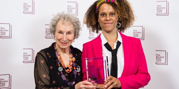 Лауреатами Букеровской премии-2019 стали две писательницы