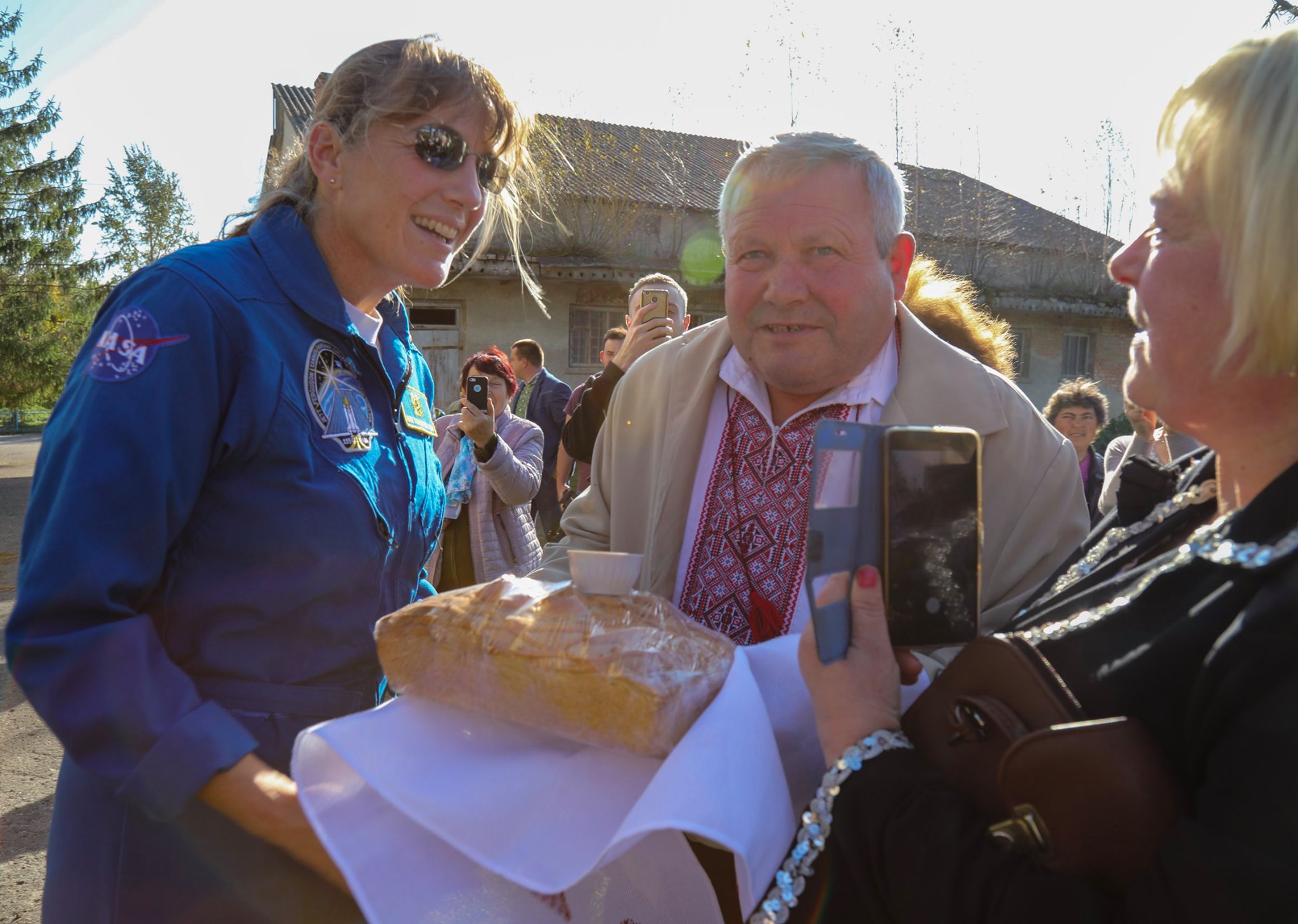 Американская астронавтка приехала на историческую родину отца в село на Львовщине (ФОТО)