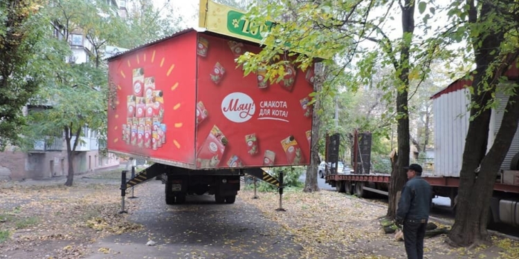 В Николаеве на улице Шоссейной демонтировали 6 незаконных киосков (ФОТО)