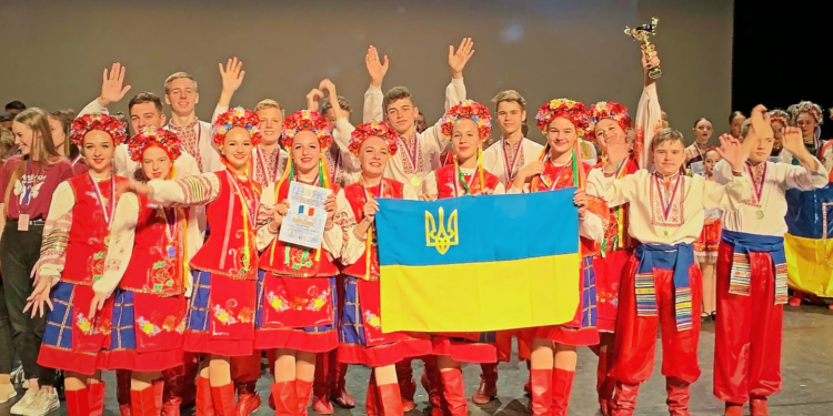 Николаевский ансамбль “Алиски” завоевал Гран-при фестиваля во Франции (ФОТО)