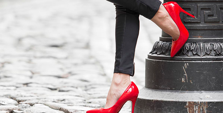 Научный журнал отозвал скандальную статью о привлекательности женщин на каблуках