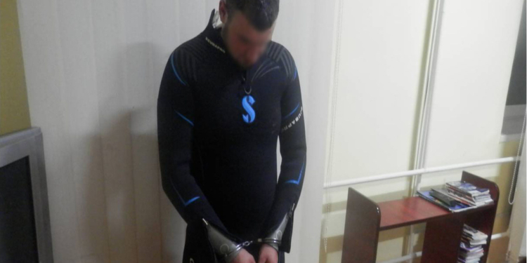 Стреляли. Пограничники задержали контрабандиста-подводника (ВИДЕО)