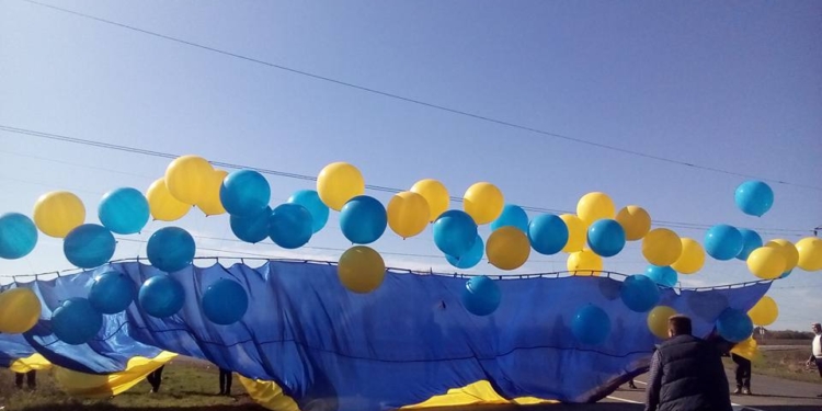 Тем, кто верит и ждет. Украинский флаг пролетел над Донбассом (ФОТО, ВИДЕО)