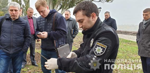 Обновлено. В Николаеве рядом с зданием мэрии найден труп с множественным ножевыми ранениями (ФОТО, ВИДЕО) 5