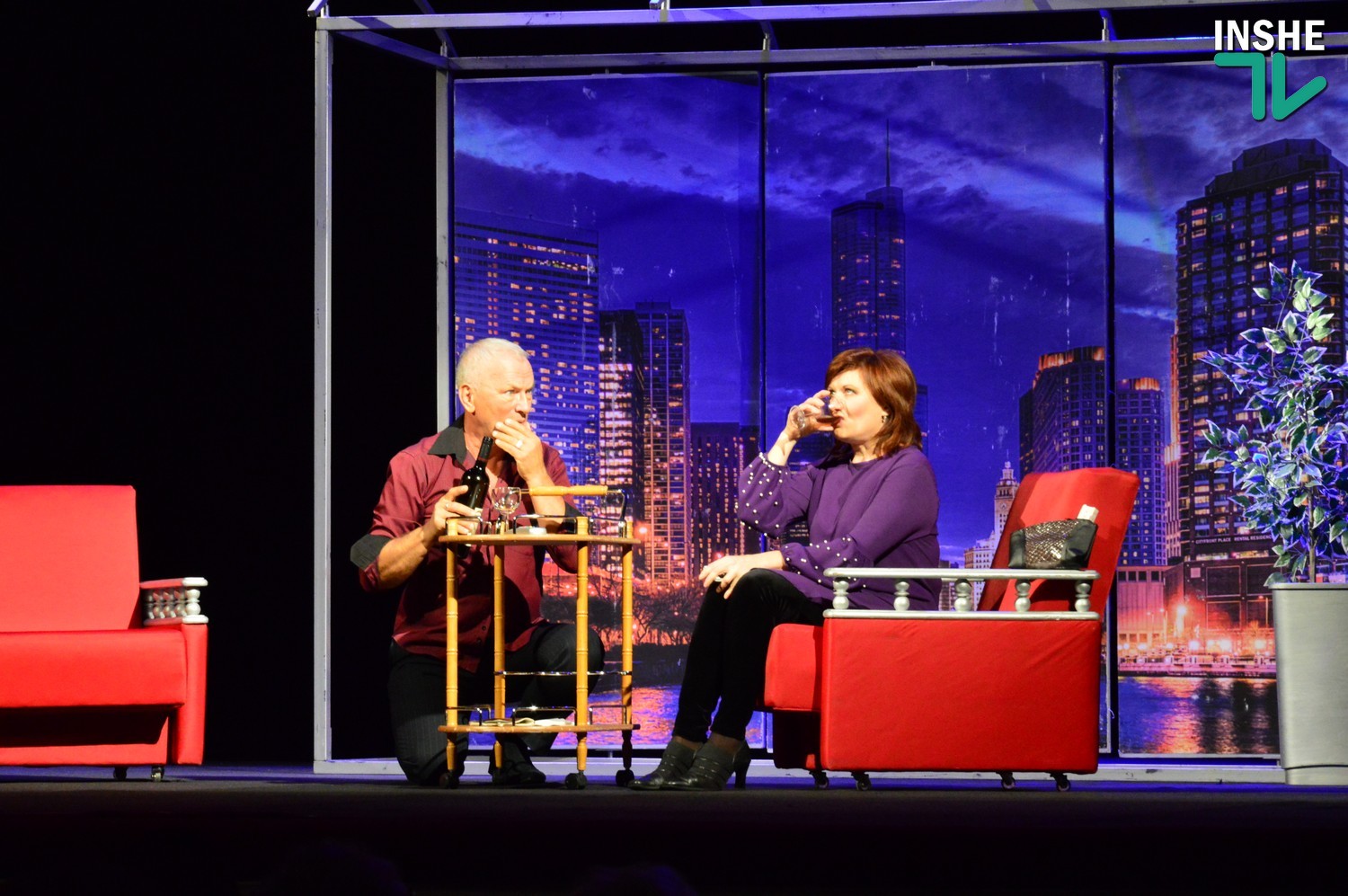 Фестиваль Homo Ludens. Минский театр показал ситком о превратностях любви виртуальной и реальной (ФОТО)