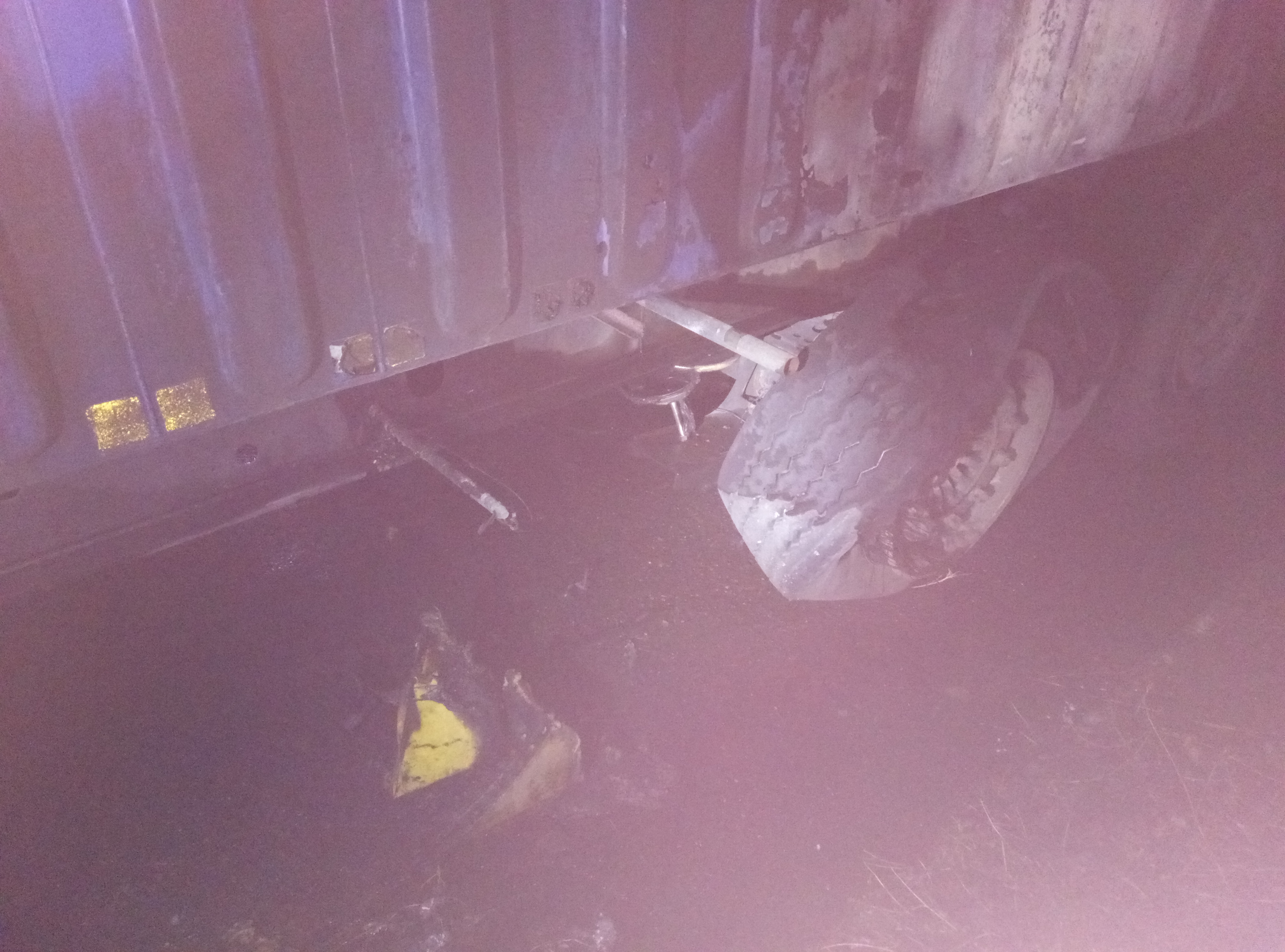 В Корабельном районе загорелся прицеп седельного тягача