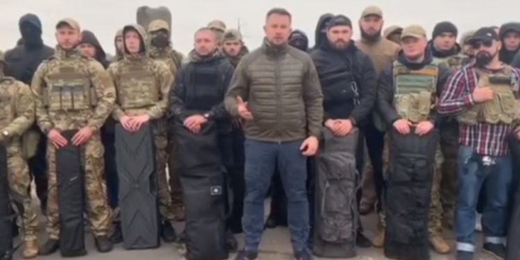 Последний блокпост: Билецкий с ветеранами АТО прибыл защищать Золотое в случае отвода войск (ВИДЕО)