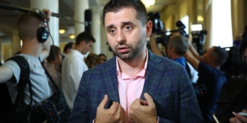 Арахамия извинился перед участниками акций против “Нет капитуляции” и передал информацию о подкупе в СБУ