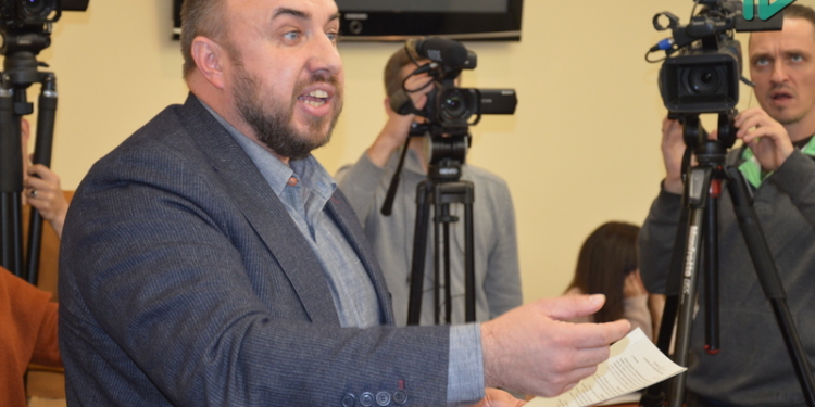 Директора Николаевского облавтодора назвали вором и попытались вытолкать с заседания комиссии Николаевского облсовета (ВИДЕО)