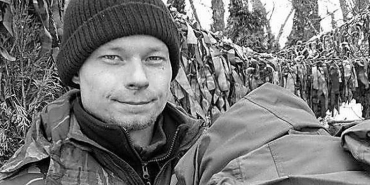 В Николаеве открыли мемориальную доску погибшему десантнику Николаю Гуцаленко (ФОТО)