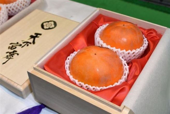 В Японии две хурмы элитного сорта продали за $5 тысяч 1