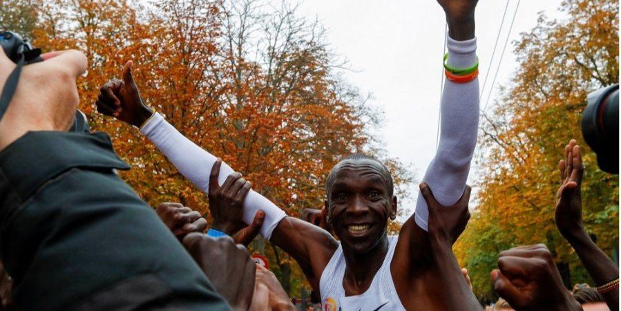 Кениец Кипчоге установил новый мировой рекорд в марафонском беге 1
