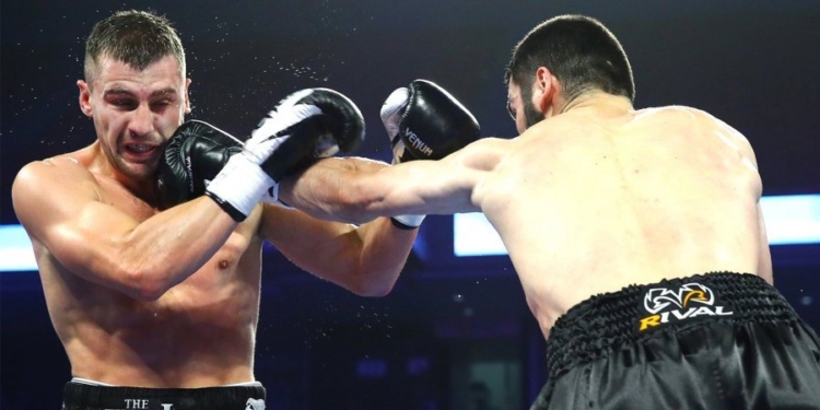 Гвоздик проиграл бой Бетербиеву и потерял титул чемпиона мира