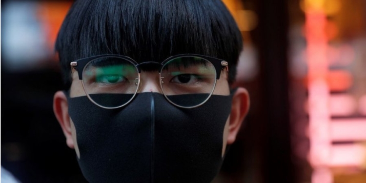 Протесты в Гонконге: заблокированы дороги и метро, СМИ сообщили о ранении подростка