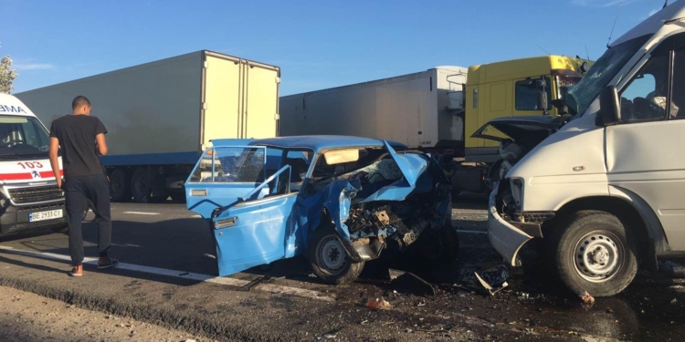 На Николаевщине в ДТП на одесской трассе погиб один взрослый, у двоих детей – опасные травмы (ФОТО)