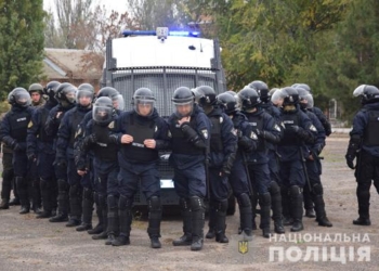 Готовятся к бунту? Полицейские и нацгвардейцы учились прекращать «массовые беспорядки» у Николаевской мэрии (ФОТО)