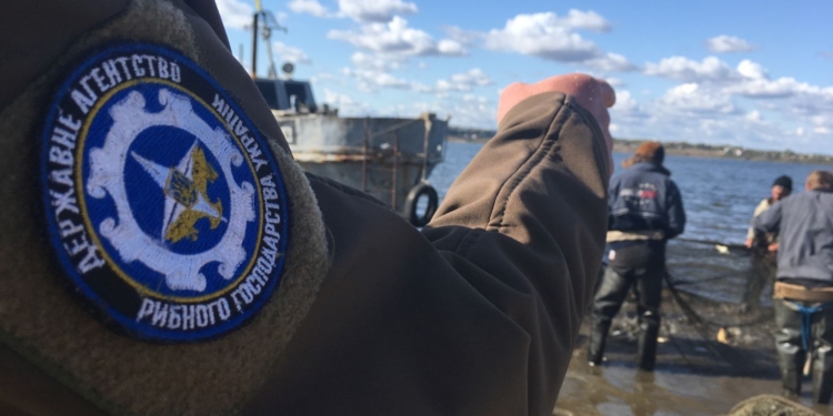 Николаевский рыбоохранный патруль вместе с учеными проверил, какая рыба водится в Днепро-Бугском лимане (ФОТО)