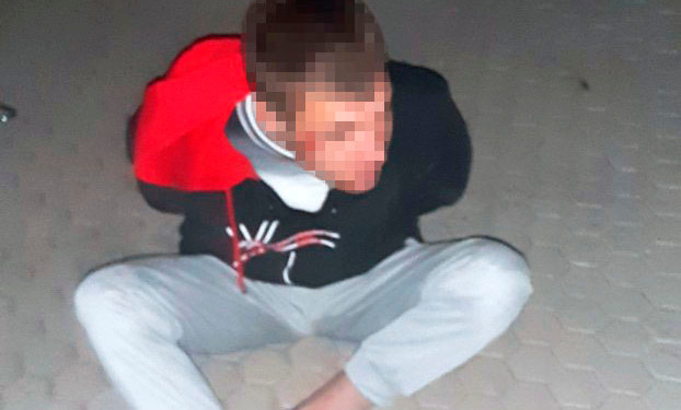 В Николаеве 31-летний мужчина так хотел выпить водки, что разбил двери в закрытом кафе (ФОТО)