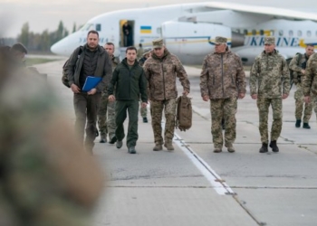 Интрига Авакова, повод для “усмирения”  или “квартальный” сценарий, – в сети множатся версии стычки  Зеленского в Золотом с добровольцами