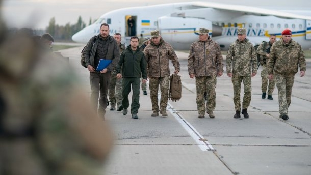 Интрига Авакова, повод для “усмирения” или “квартальный” сценарий, – в сети множатся версии стычки Зеленского в Золотом с добровольцами