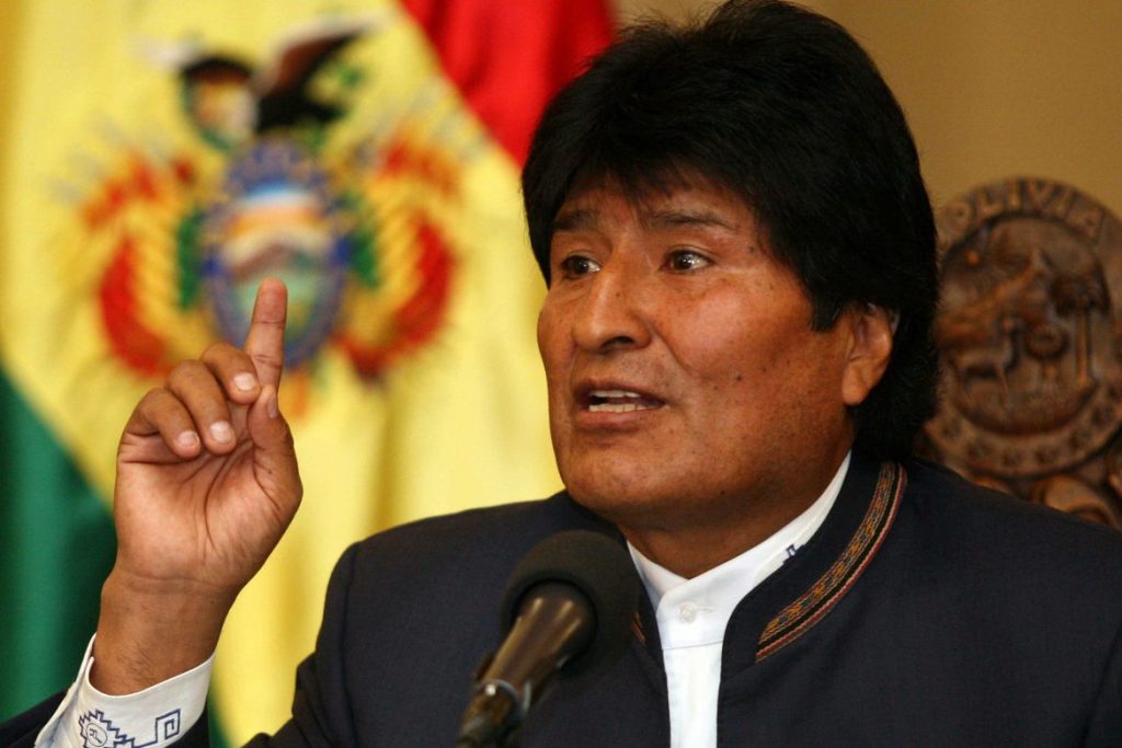 В охваченной протестами Боливии потерпел крушение вертолет с президентом на борту (ВИДЕО) 1
