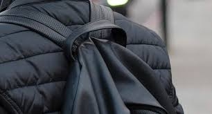 Две отрезанные женские руки нашли в рюкзаке именитого историка, спасенного из реки в Санкт-Петербурге