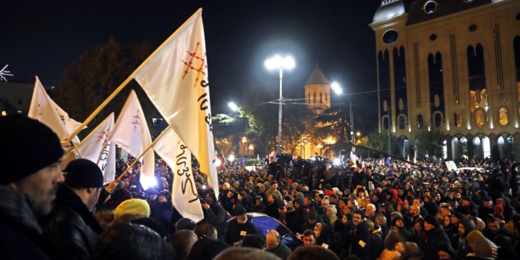 Протесты в Грузии: полиция разгоняла митингующих водометом