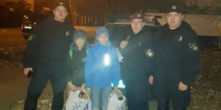 Полицейские Николаева за час разыскали двух мальчишек, которые ушли из дома после ссоры с родителями (ФОТО)