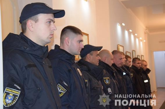 10 николаевских полицейских отправились в трехмесячную командировку на Луганщину (ФОТО)