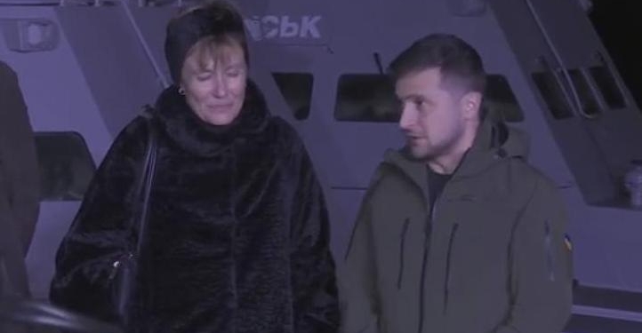 Зеленский прибыл в Очаков, чтобы встретить возвращенные Россией военные корабли (ВИДЕО)