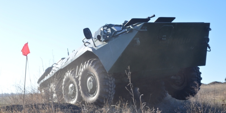 В Николаевском полку Нацгвардии завершились сборы с экипажами БТР (ФОТО)
