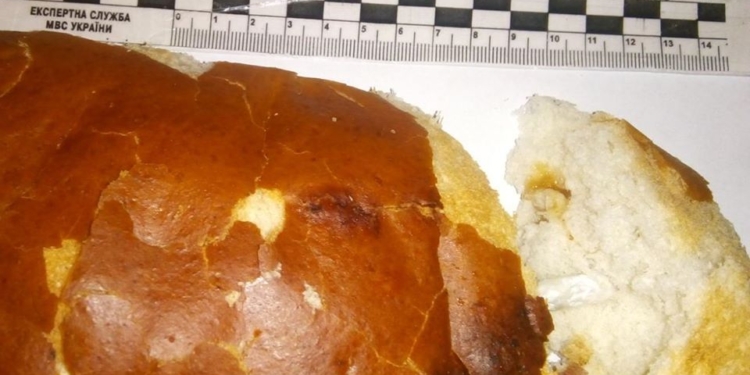 Не скудеет фантазия: в Николаевский СИЗО наркотики пытались передать в булке с повидлом и в манжетах брюк (ФОТО)