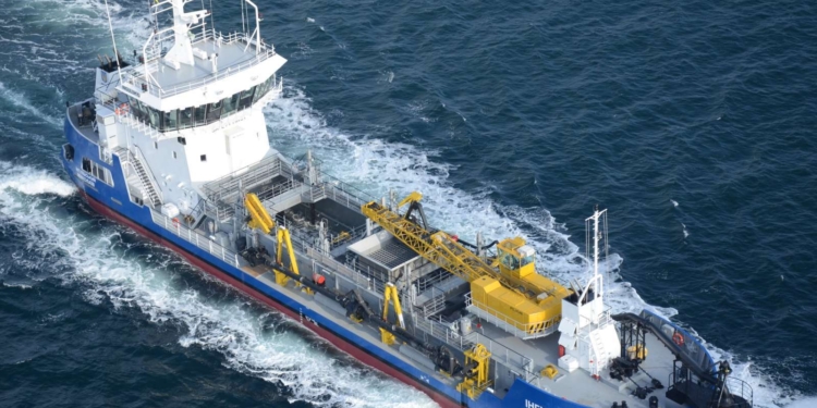 На Николаевском судозаводе «Океан» отремонировали землесос «Ингульский»