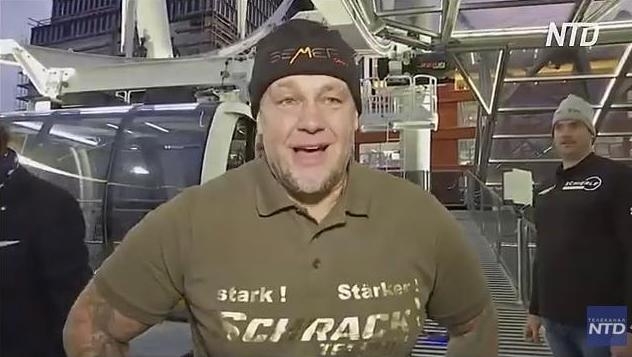 Австриец мечтал сдвинуть с места 1500-тонное колесо обозрения в Мюнхене и исполнил свою мечту (ВИДЕО)
