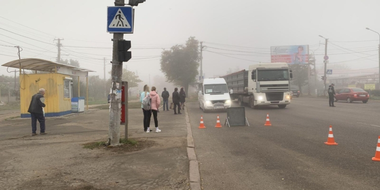 Полиция разыскивает свидетелей ДТП в Николаеве, когда на пешеходном переходе сбили 63-летнюю женщину (ФОТО)