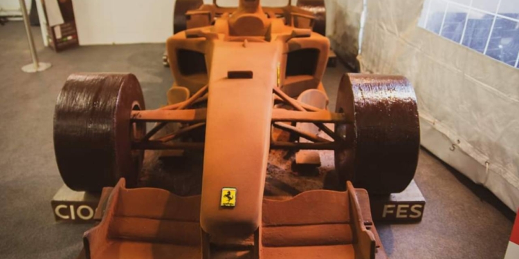 В честь 50-летия Шумахера в Италии из шоколада изготовили его Ferrari F2004 в натуральную величину (ФОТО)