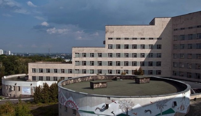 Три девочки выпрыгнули из окна психбольницы Павлова