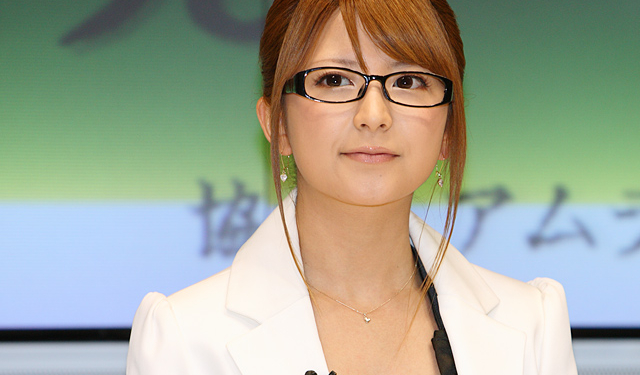 Слишком холодные. Японкам запрещают на работе носить очки