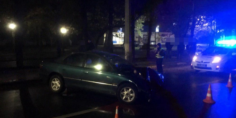 В Николаеве пьяный водитель разбил свою машину о столб (ФОТО)