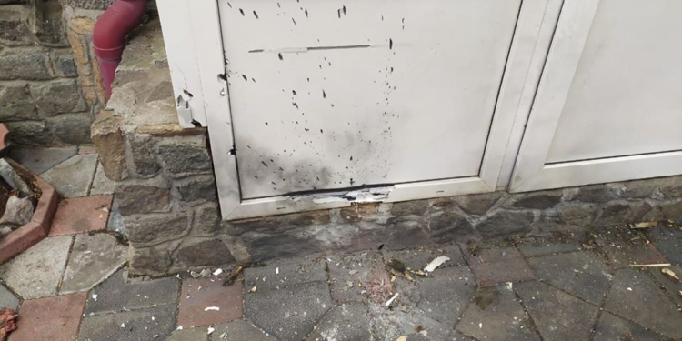 На Николаевщине во двор начальника охраны одного из аграриев кто-то подложил взрывчатку – во время взрыва погибли две собаки (ФОТО)