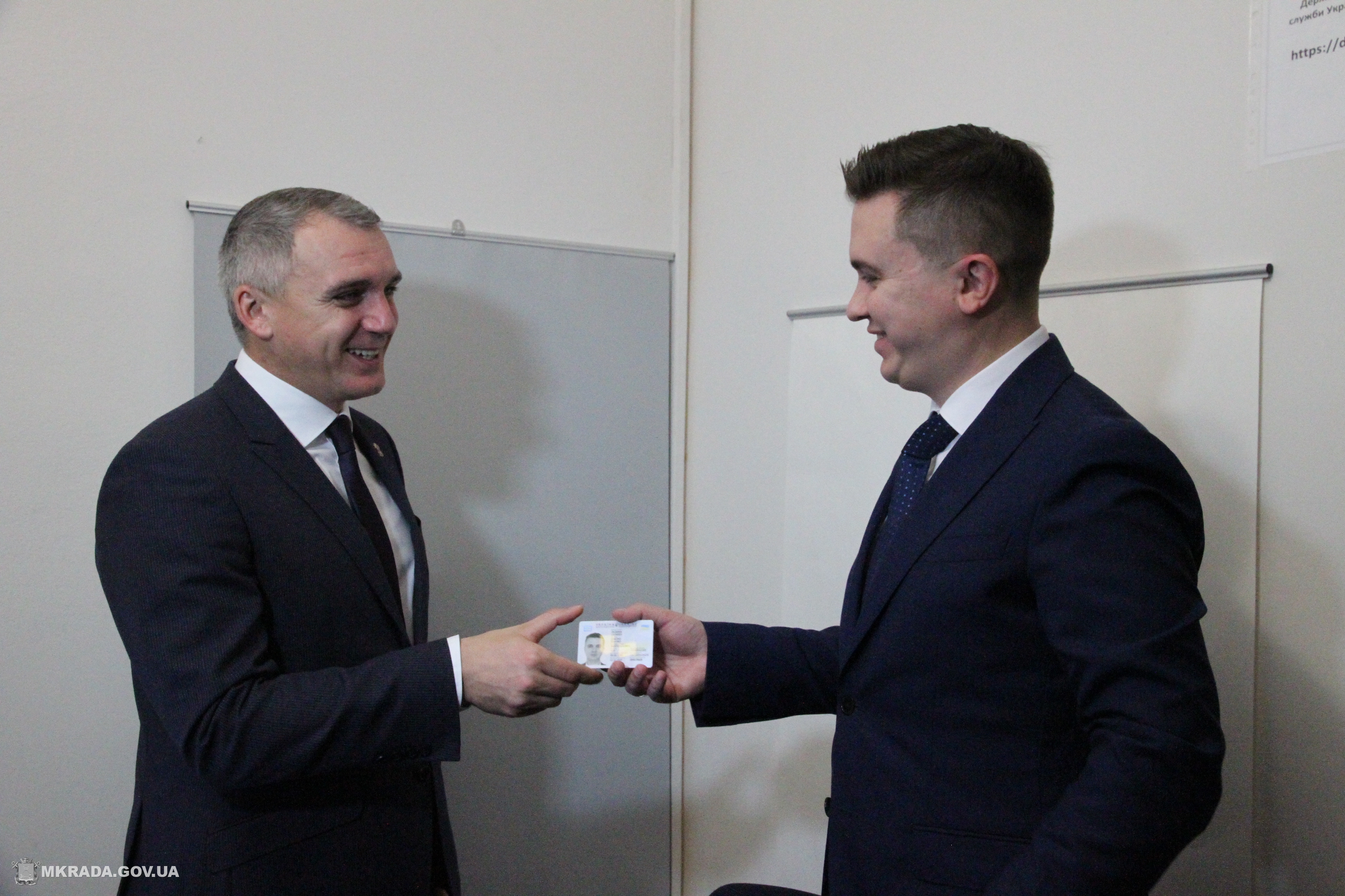 В Николаевском ЦПАУ начали оформлять ID-карты (ФОТО)