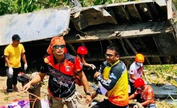 На Филиппинах грузовик упал с обрыва, погибли 19 человек