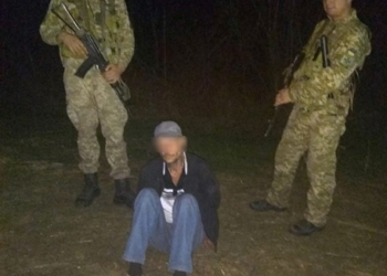 На границе с Молдовой украинского пограничника ударили ножом