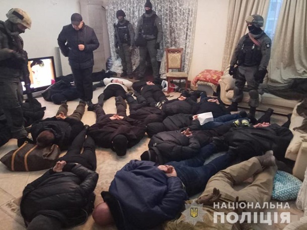 Спецназ штурмовал квартиру в Киеве: 17 задержанных 1