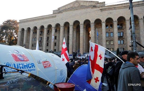 Протесты в Тбилиси: активисты заблокировали здание парламента 1