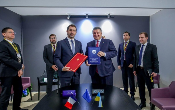 Украина и Франция подписали договор по катерам 1