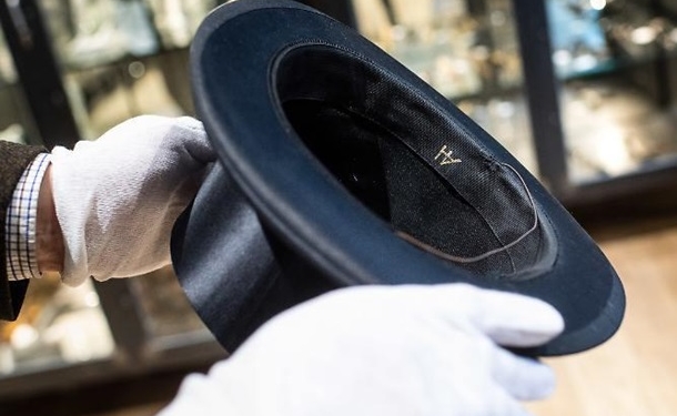 Головной убор Гитлера продали за 50 тысяч евро