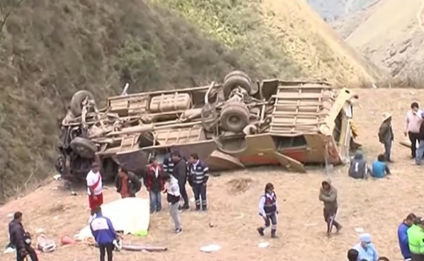 В Перу автобус рухнул в пропасть, есть жертвы